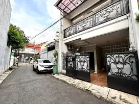 Dijual Rumah Mewah dan Nyaman Siap Huni Di Daerah Tebet!