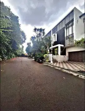 Rumah di Komplek Perumahan Elit Billymoon Pondok Kelapa Strategis