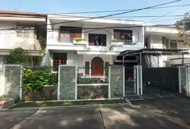 Rumah dekat pusat bisnis di Danau Indah Sunter Jakarta