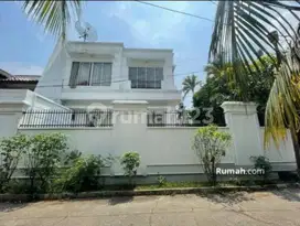 Di Jual Rumah Hoek Pluit Murni Ada Kolam Berenang