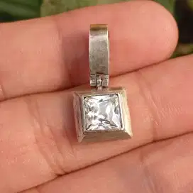 Liontin Batu Permata Rubic Zirconia Emerald Cut dim 7 mm