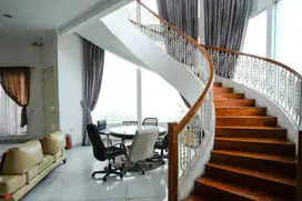 Dijual Rumah 2 Lantai dengan 4 Kamar Tidur dan 5 Kamar Mandi Siap Huni