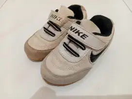 Sepatu Nike Anak sekitar umur 1 sampai 2 tahun