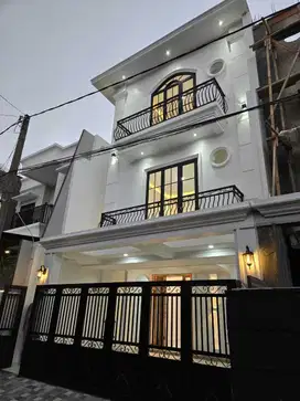Rumah di Cinere Depok Komplek Lokasi Strategis Dekat ke Living Plaza