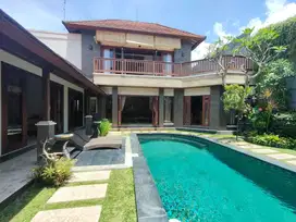 Villa Klasik Modern Di Berawa Canggu
