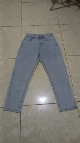light wash mom jeans