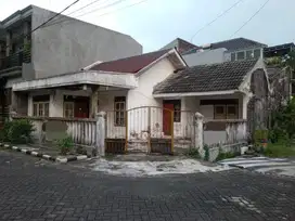 Rumah babatan pilang, dekat royal residence wisata bukit mas wiyung