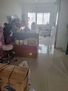 Dijual cepat rumah 2 lantai ada kolam citra raya Cikupa Tangerang