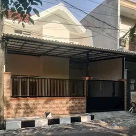 Rumah Rungkut Asri Tengah Strategis, Siap Huni, One Gate System