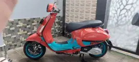 Vespa Primavera iget ABS color vibe tahun 2023 km 1 rb perak