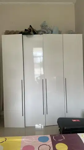 Lemari  pakaian 4 pintu
