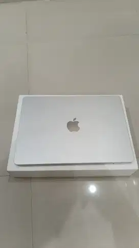 Macbook pro m2 8/256 cc 42 bh 100