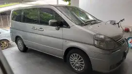 Dijual cepat Nissan Serena Highwaystar th 2012 warna silver