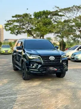 (Cash) Fortuner VrZ 4x2 at 2021/2022 Hitam km 40rb dp 5jt kredit dakar