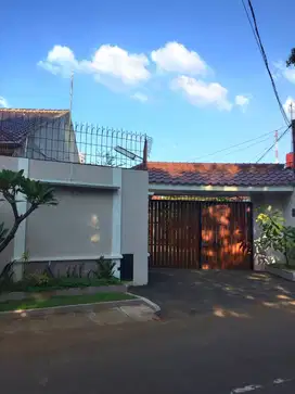 BEST DEAL! Jalan raya utama - Furnished. Rumah Jagakarsa Dijual. NEGO