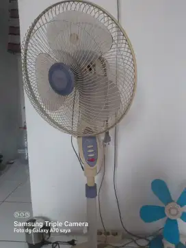 Kipas angin maspion 16