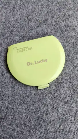 Tempat penyimpanan masker