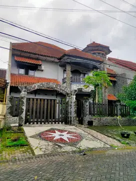 Dijual Rumah Gaya Mediterania Pondok Blimbing Indah Araya Malang