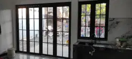 Pintu lipat + jendela kasmen
