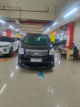 Toyota Nav1 2.0 V limited 2014