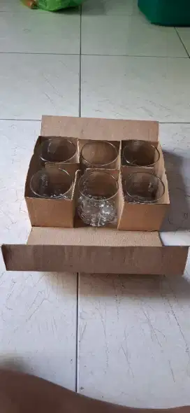 Gelas minum, kaca tebal, bening.