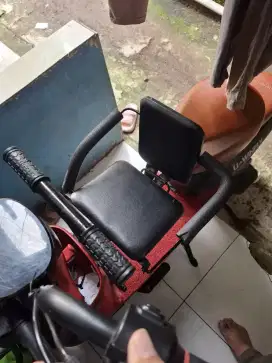 Boncengan anak sepeda listrik
