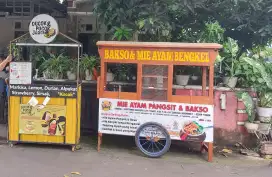 Jual Gerobak Mie Ayam Bakso Kayu Cuma Pakai 4 bulan Gratis Gerobak Jus