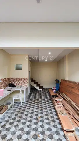 Rumah 3 Lantai Strategis Di Matraman Jakarta Timur S8148