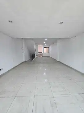 Disewakan Ruko PIK, 5x15, 5 lantai, hadap jalan raya, Lokasi Bagus