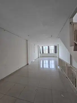 Disewakan Ruko PIK, 5x15, 5 lantai, hadap jalan raya, Lokasi Bagus
