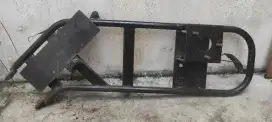 Bracket ban serep mobil jeep cherokee 97