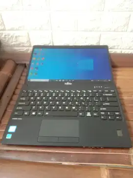 Fujitsu U938 super slim i7 gen 8 slim Intel core i7 8665u @ 1.9 Ghz