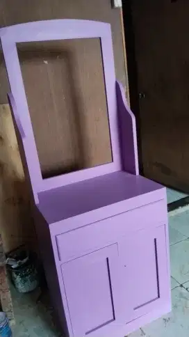 Custom Meja Rias