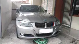 BMW 320i 2010 Bensin