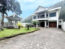 Rumah Vila 2Lt Luas Tanah 750m² Tawangmangu Lokasi Sangat Prospektif