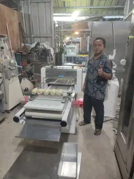 Mesin dough moulder long SM-307 merk Sinmag Taiwan penggulung adonan