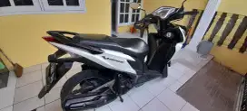 Dijual vario 125 cbs th 2012 warna putih