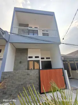 Di jual rumah 2 lantai permanen Baru di Ciledug Tangerang kota