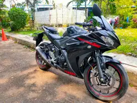 Yamaha R25 Tahun 2014 Hitam