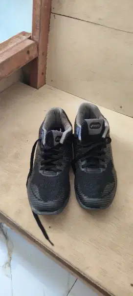 Sepatu Olahraga Asic UK 40 untuk wanita