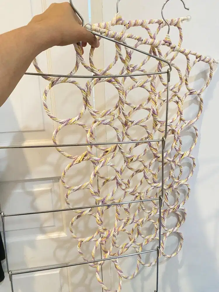 Hanger Syal Pasmina 28 Lubang Rotan/gantungan kerundung syal/jilbab