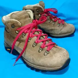 thrift Sepatu kulit ZAMBERLAN size40 insol 25