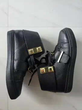 Buscemi Pebbled Leather Trap