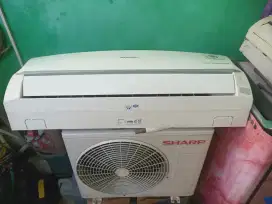 Jual ac Sharp 1/2 pk R32 lowwat 360 watt kondisi 95% ori semua