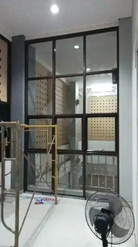 Jasa Pasang kusen aluminium partisi kaca