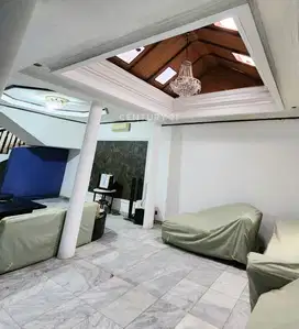 Rumah Bagus Baru Renovasi Di Jakarta Selatan AT12141