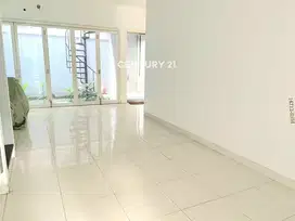 Hunian Premium Di Emerald View Bintaro Depan Taman