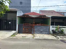 Dijual rumah depan jalan luas di Kalideres Permai