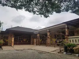 rumah exclusive posisi hook 3 rumah jadi 1  didalam perumahan