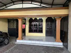 Rumah classic 2 lantai di pinggir jalan besar bilal